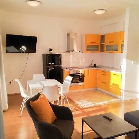 Yellow Apartment Ostrava Exterior photo