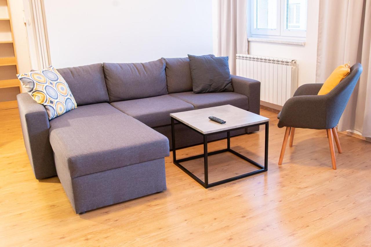 Apartment Yellow