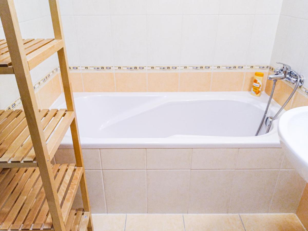 Apartment Yellow *