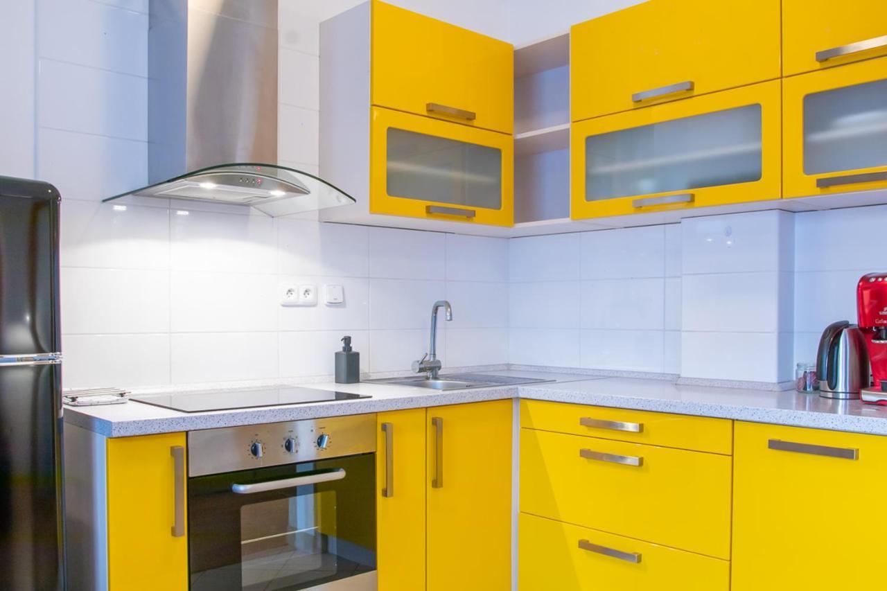 Apartment Yellow *